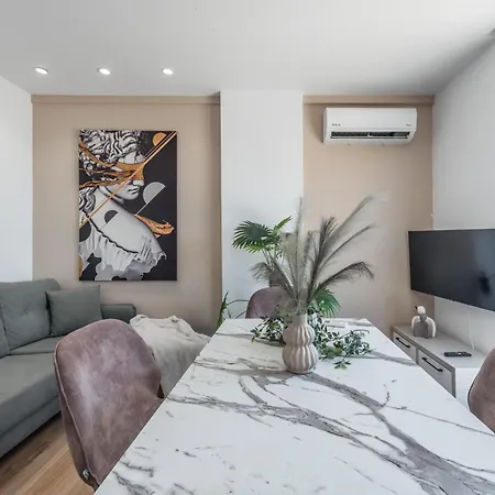 Apartment Head In The Clouds Brand New Penthouse