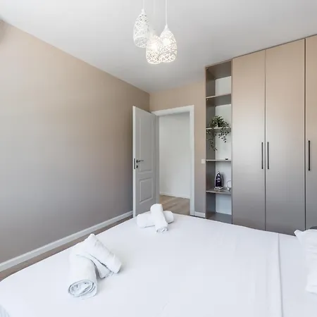Appartamento Head In The Clouds Brand New Penthouse Durrës