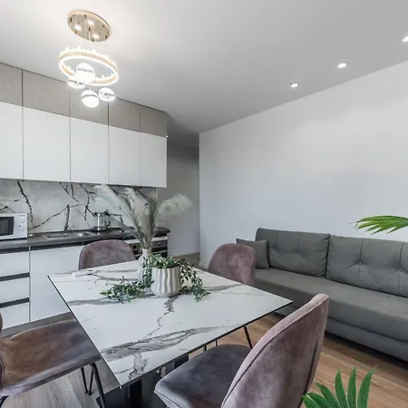 Head In The Clouds Brand New Penthouse Appartamento