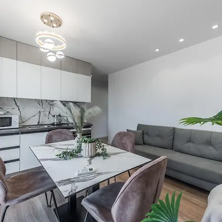 Head In The Clouds Brand New Penthouse *