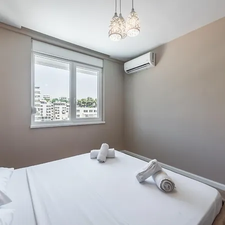 Head In The Clouds Brand New Penthouse * Дуррес